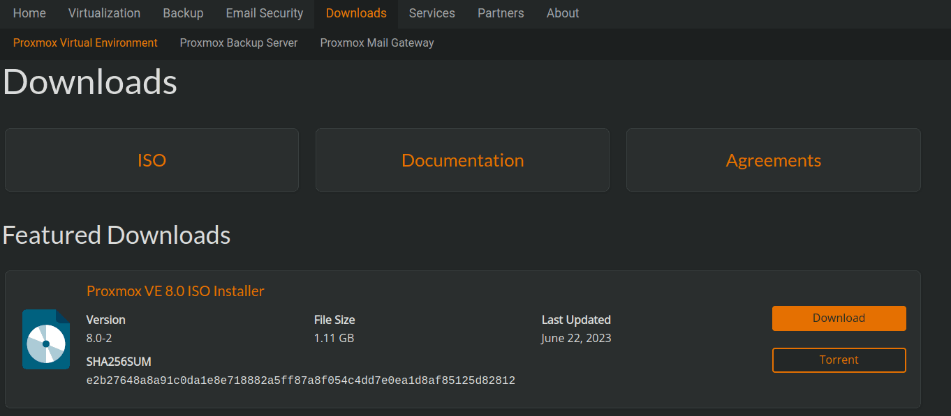Pagina Downloads di Proxmox con l’ISO installer di Proxmox VE 8.0 e i pulsanti Download e Torrent