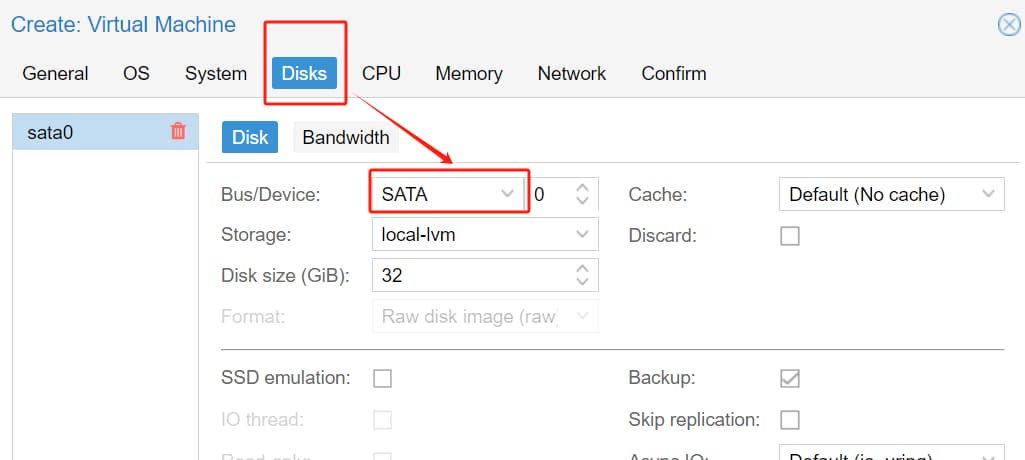 Creazione di una macchina virtuale in Proxmox, scheda Disks, con Bus/Device impostato su SATA