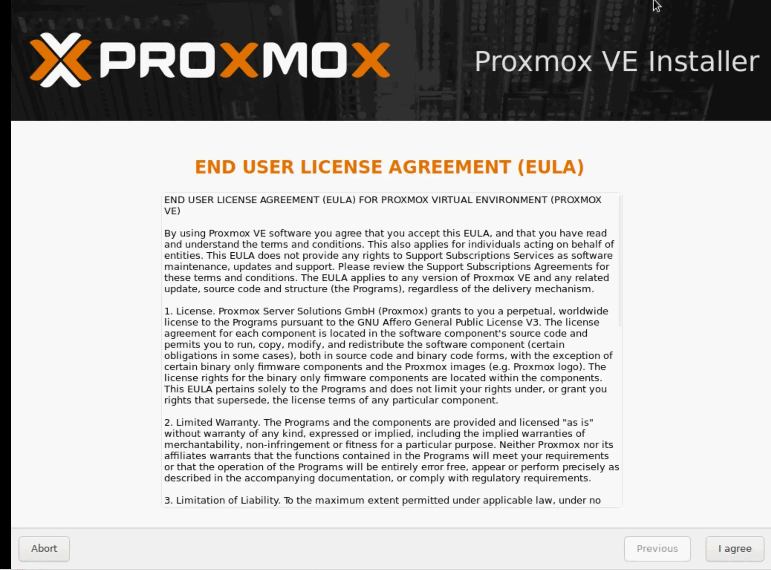 Installer di Proxmox VE con il testo dell’End User License Agreement e i pulsanti Abort e I agree