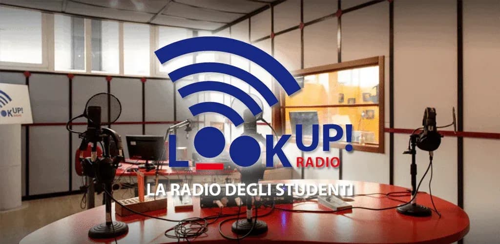 Studio radiofonico di LookUp Radio con microfoni